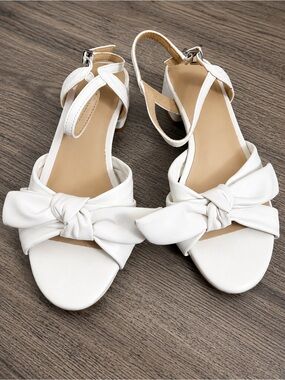 🤍 Copper Key Girls Dress Sandals – Size 2